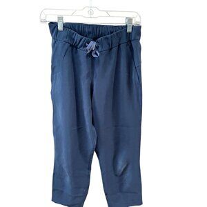 Lululemon On The‎ Fly Crop *Woven 23 Navy Blue- Size 4